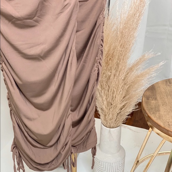 NWT BROWN RUCHED DRESS - Picture 3 of 4